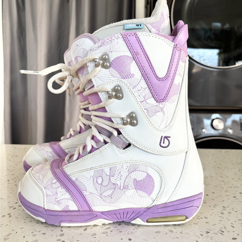Burton Lodi White & Purple Women’s Snowboard Boots Size 8.5